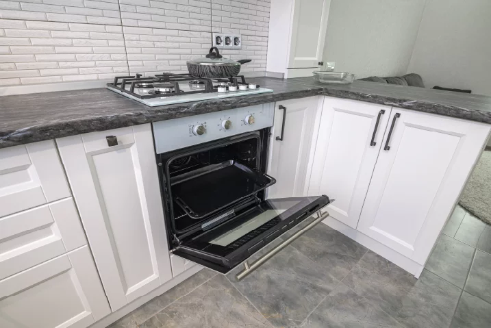 how to clean kitchen cabinets